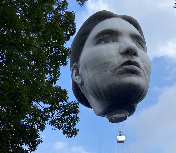 代々木公園に突如現れた気球が『首吊り気球』と話題に！見れるのはいつまで？