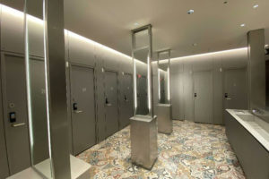歌舞伎町タワーのトイレを設計したデザイナーは誰？ジェンダーレストイレの使いにくさが問題に！